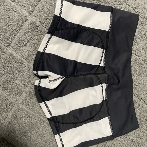 Girls Who Powerlift large shorts - Picture 2 of 3